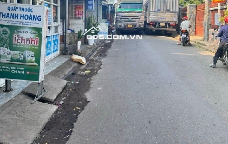 1)	Bán rất gấp nhà mới xây mặt tiền đường ĐT 720 - Quốc lộ 55 cũ tại xã Suối Kiết, Huyện Tánh Linh, tỉnh Bình Thuận